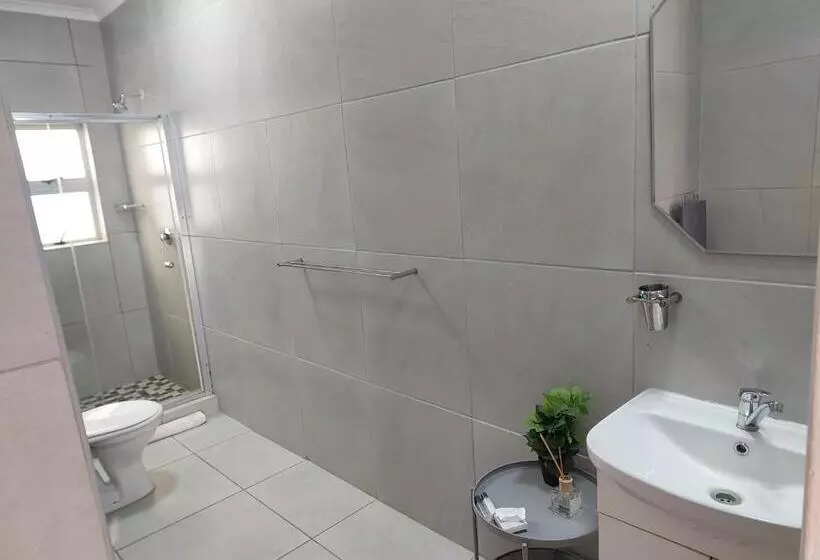 Majatalo Big Tree Guesthouse Brits