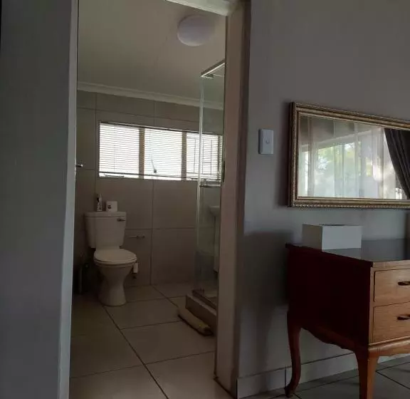 Majatalo Big Tree Guesthouse Brits