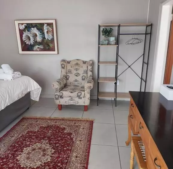 Majatalo Big Tree Guesthouse Brits