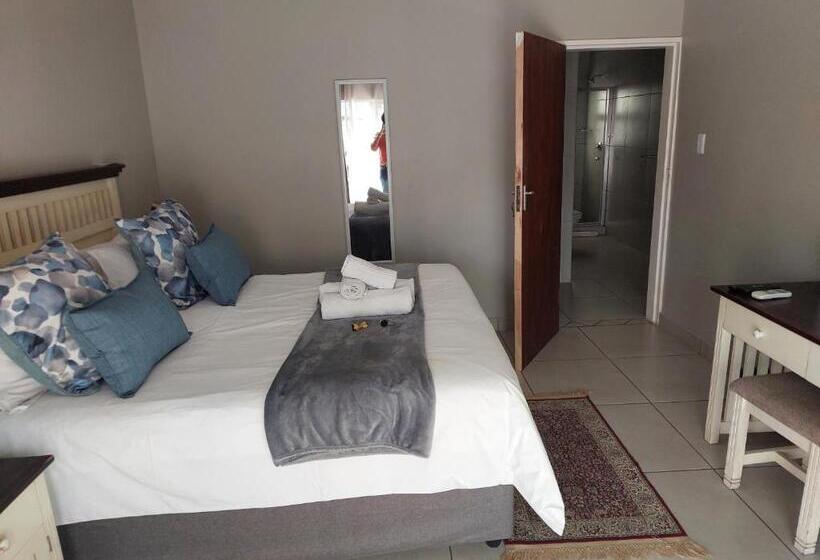 פנסיון Big Tree Guesthouse Brits