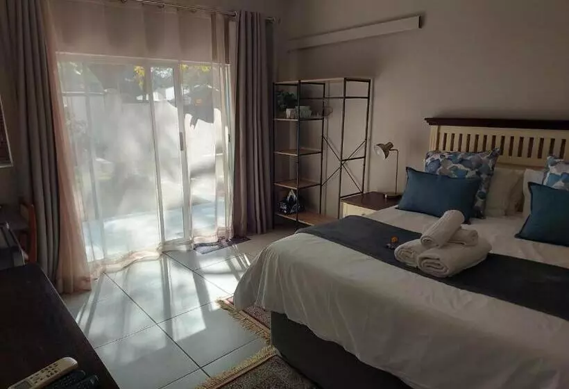 Majatalo Big Tree Guesthouse Brits