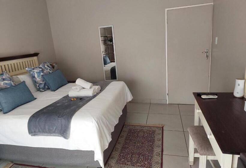 פנסיון Big Tree Guesthouse Brits