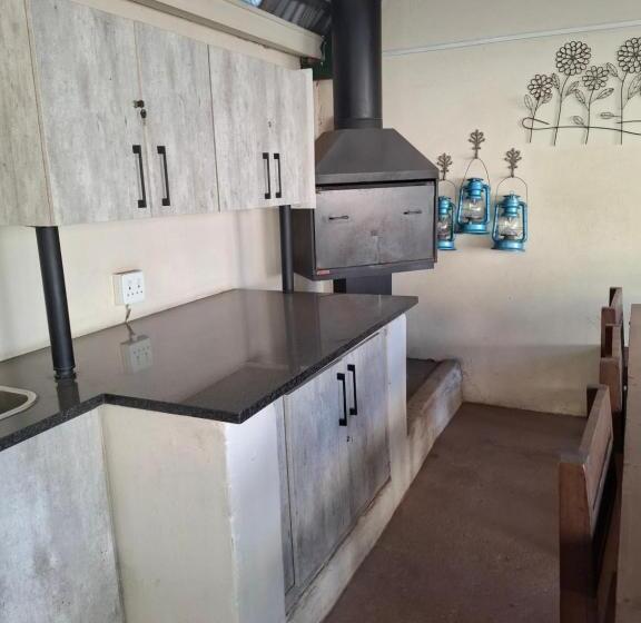 פנסיון Big Tree Guesthouse Brits