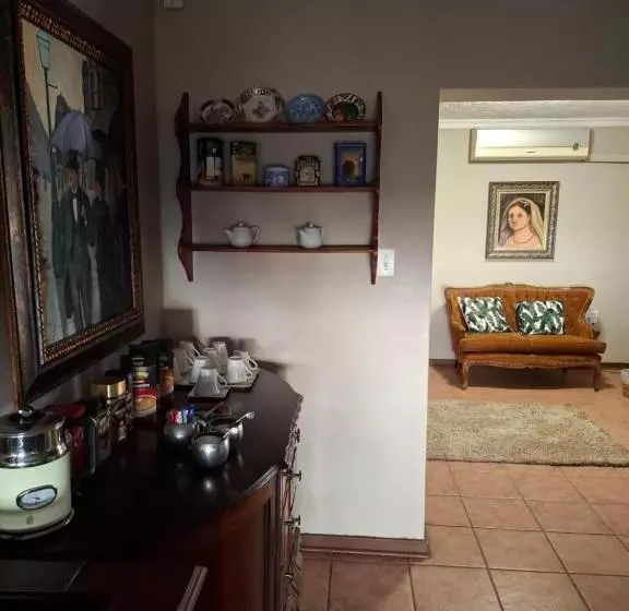 Majatalo Big Tree Guesthouse Brits