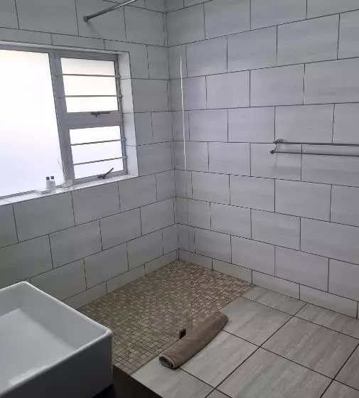 Majatalo Big Tree Guesthouse Brits