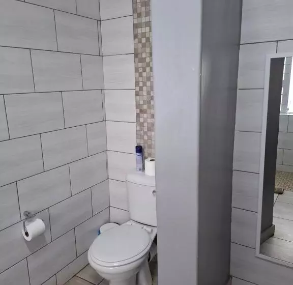 Majatalo Big Tree Guesthouse Brits