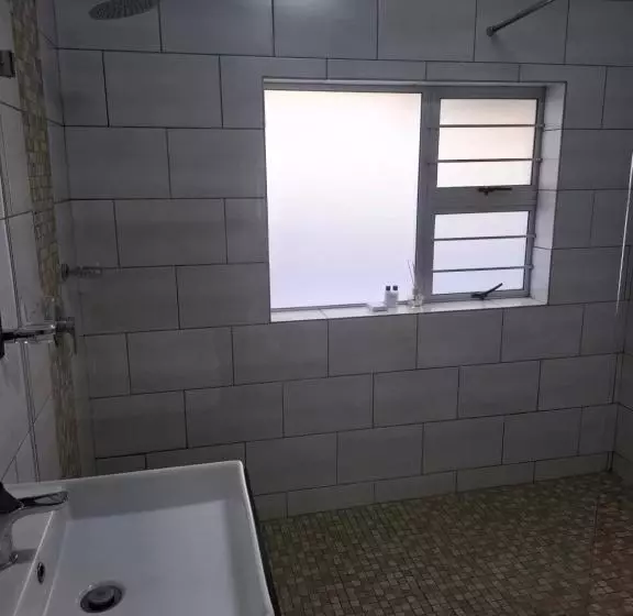 Majatalo Big Tree Guesthouse Brits