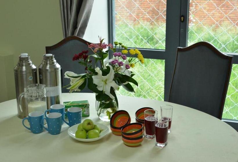 پانسیون Zaya Guest House