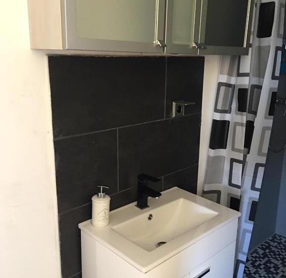 بنسيون Zweibettzimmer