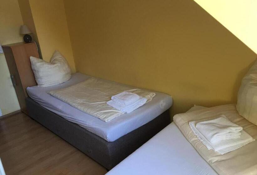 بنسيون Zweibettzimmer