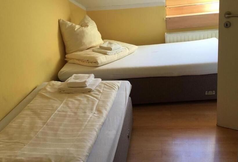 بنسيون Zweibettzimmer