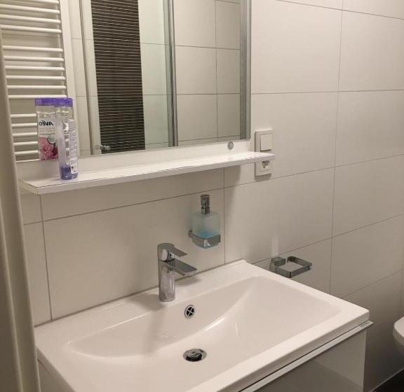 بنسيون Zweibettzimmer