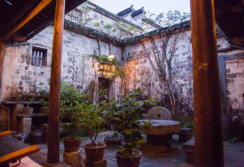 Pig S Boutique Hotel Xidi