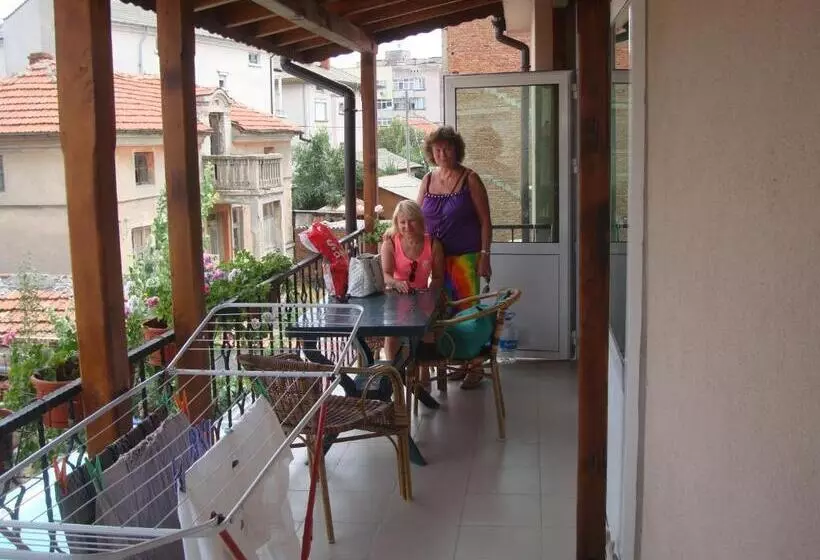 Retkeilymaja Radi Inn