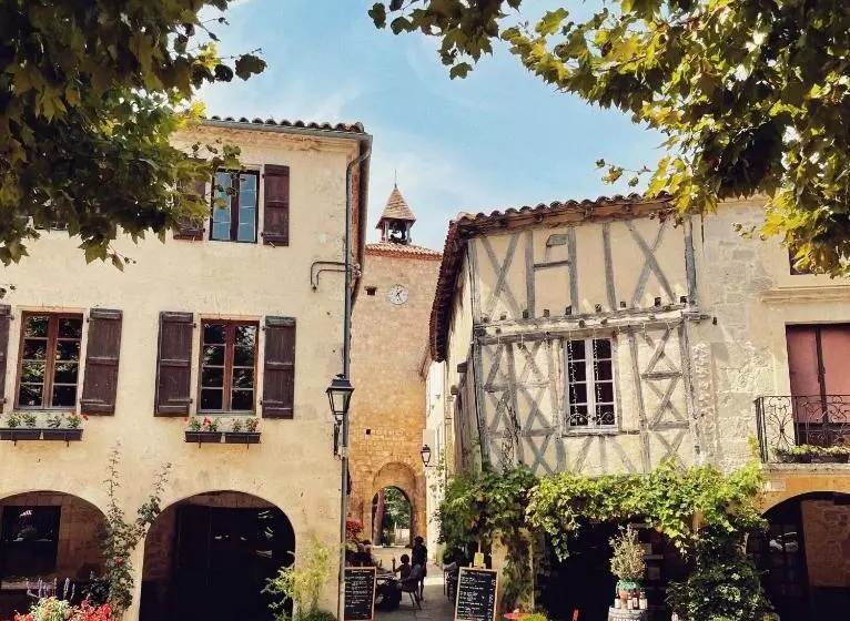 Aamiaismajoitus (B&B) Petit Château Le Piot