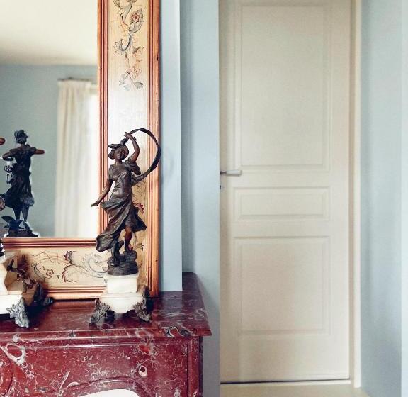 مبيت وإفطار Petit Château Le Piot