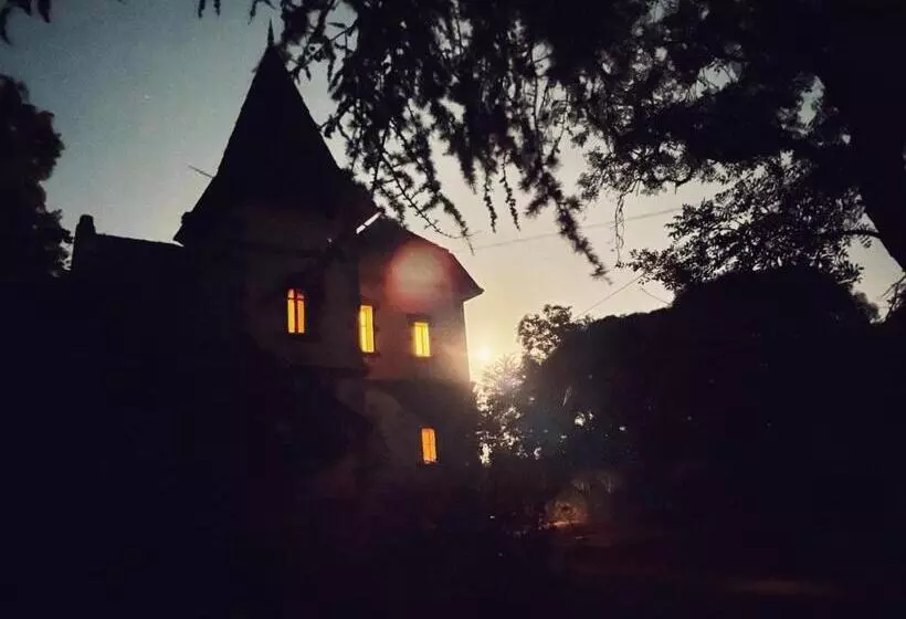 Aamiaismajoitus (B&B) Petit Château Le Piot