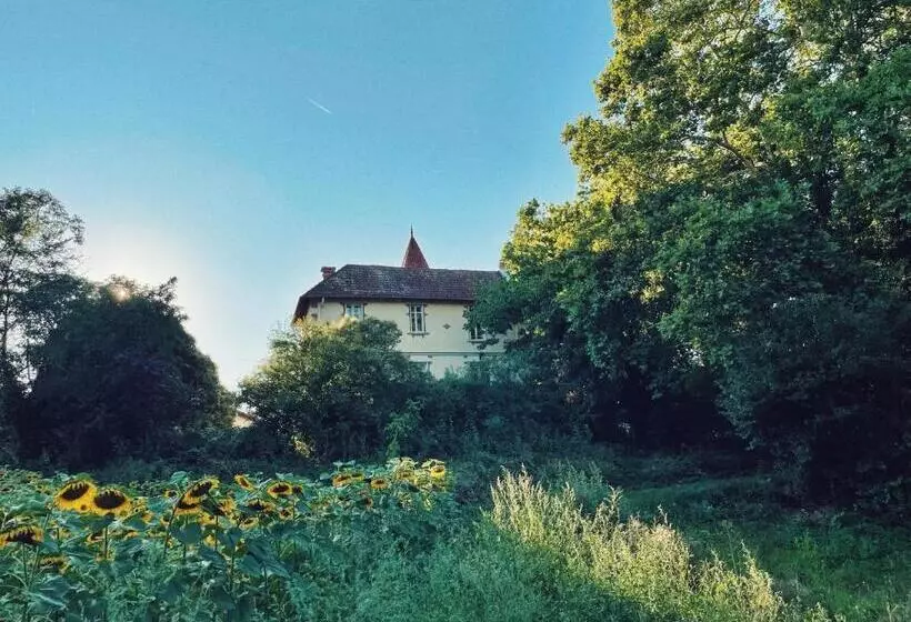 Aamiaismajoitus (B&B) Petit Château Le Piot