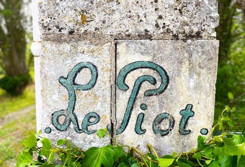 مبيت وإفطار Petit Château Le Piot