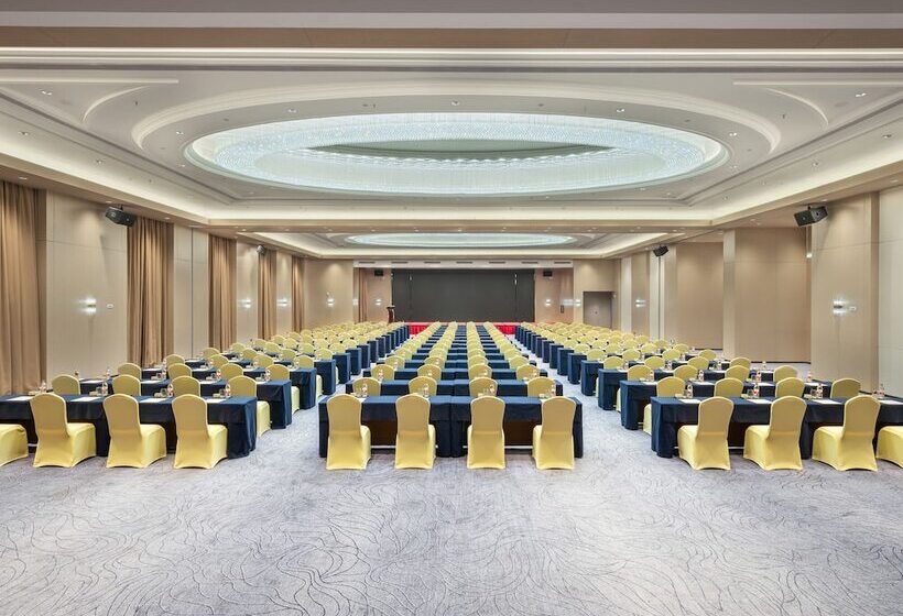 Отель Four Points By Sheraton Yangjiang City Center