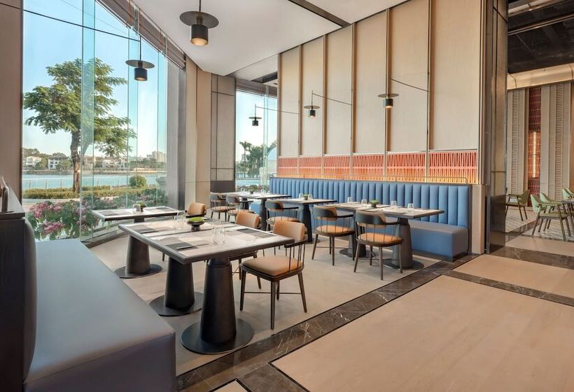 Отель Four Points By Sheraton Yangjiang City Center