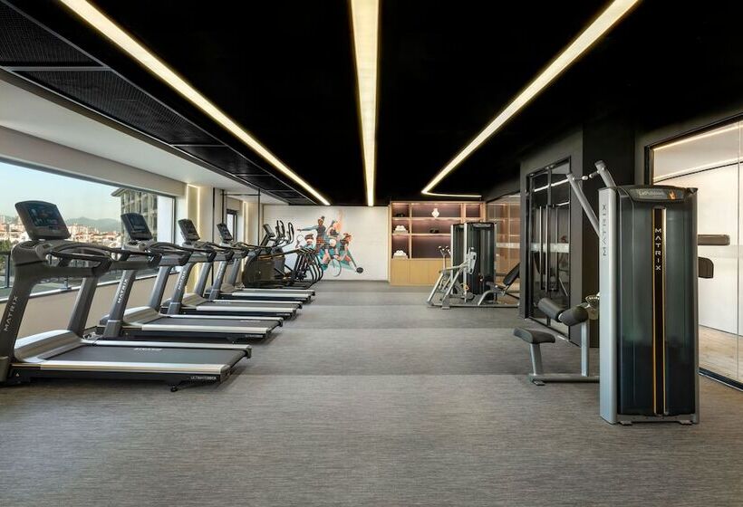 Отель Four Points By Sheraton Yangjiang City Center