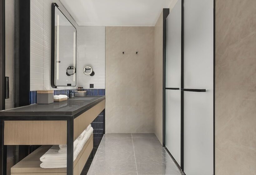 Отель Four Points By Sheraton Yangjiang City Center