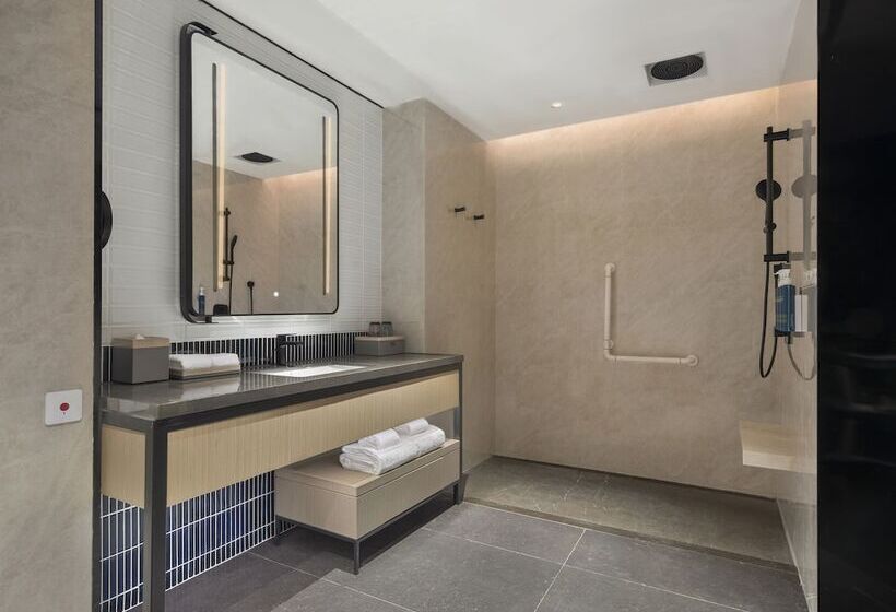 Отель Four Points By Sheraton Yangjiang City Center