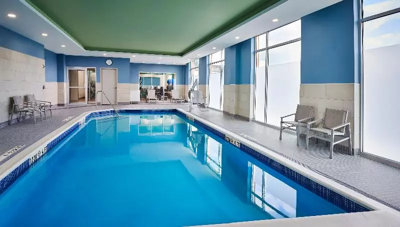 Hotelli Holiday Inn Express & Suites Windsor East   Lakeshore, An Ihg