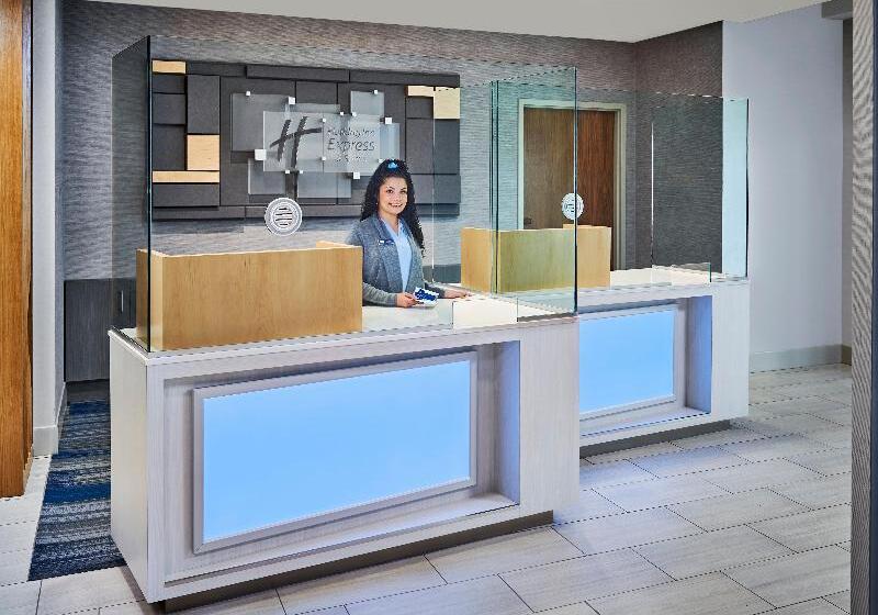 فندق Holiday Inn Express & Suites Windsor East Lakeshore, An Ihg