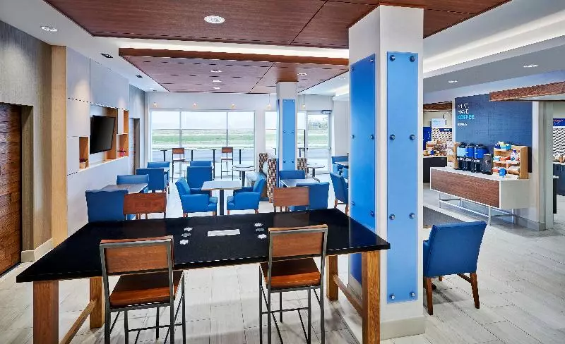 Hotelli Holiday Inn Express & Suites Windsor East   Lakeshore, An Ihg