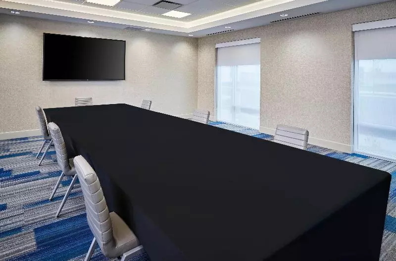 Hotelli Holiday Inn Express & Suites Windsor East   Lakeshore, An Ihg