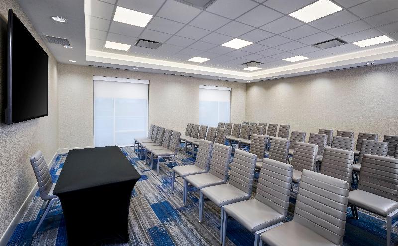 فندق Holiday Inn Express & Suites Windsor East Lakeshore, An Ihg