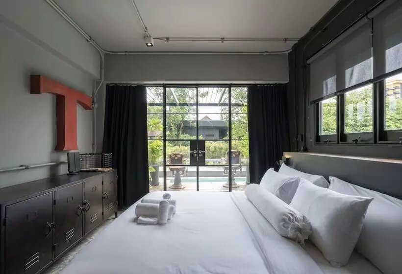 Hotelli Phrip Phri Luxury Pool Villas