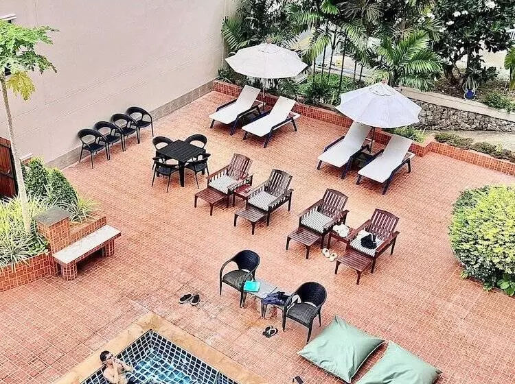 Hotelli Tri's Miracle Kata Beach Side