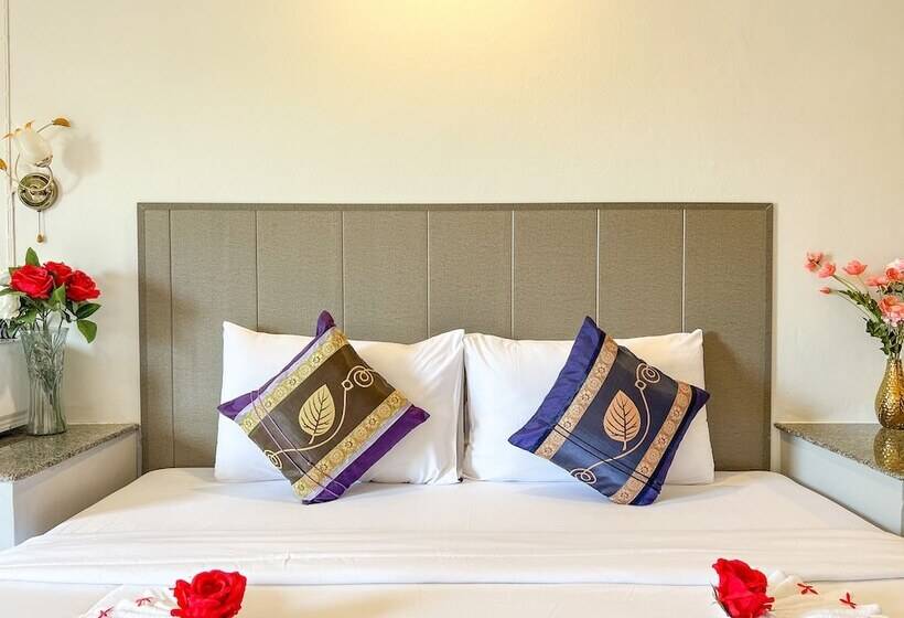 Отель Tri's Miracle Kata Beach Side