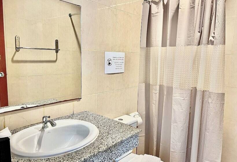 Отель Tri's Miracle Kata Beach Side