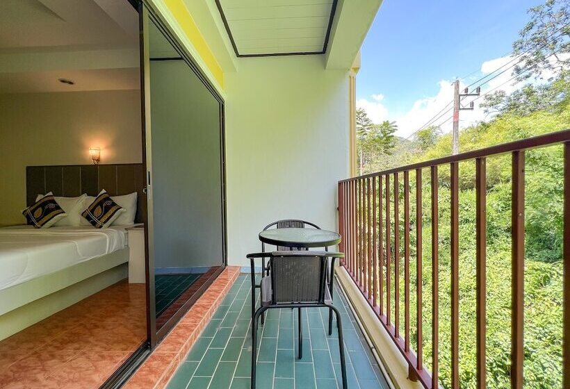 Отель Tri's Miracle Kata Beach Side