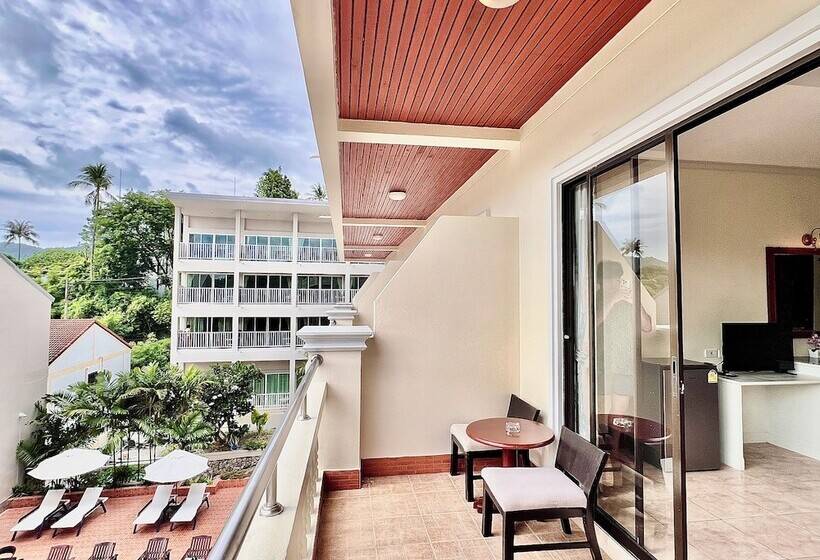 Отель Tri's Miracle Kata Beach Side