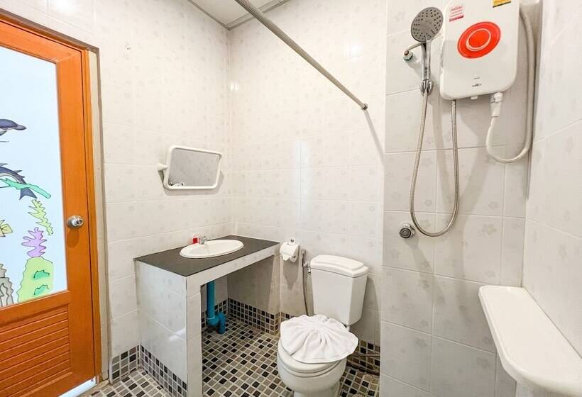 Отель Tri's Miracle Kata Beach Side