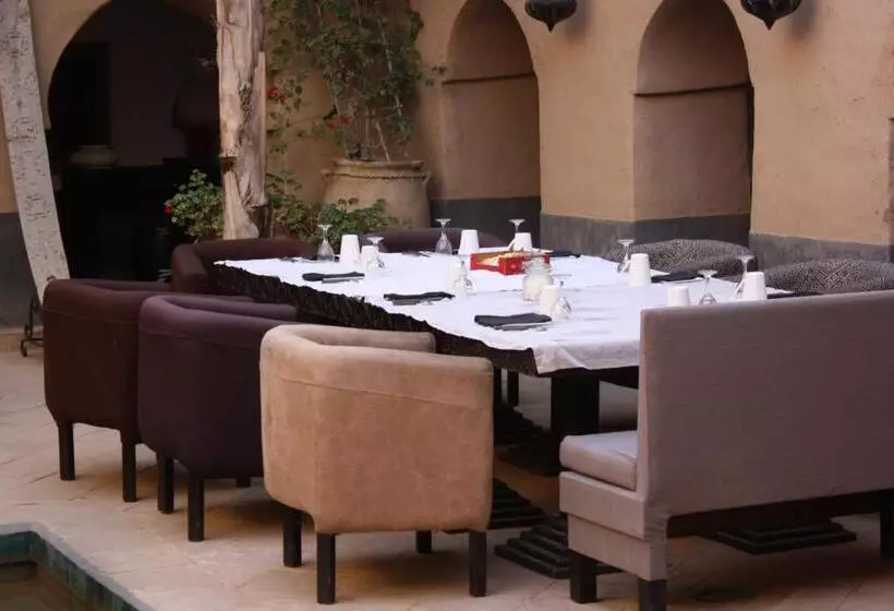 ペンション Riad El Koudia