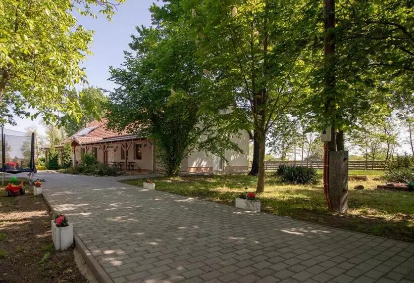 ペンション Tölgyfa Vendégház