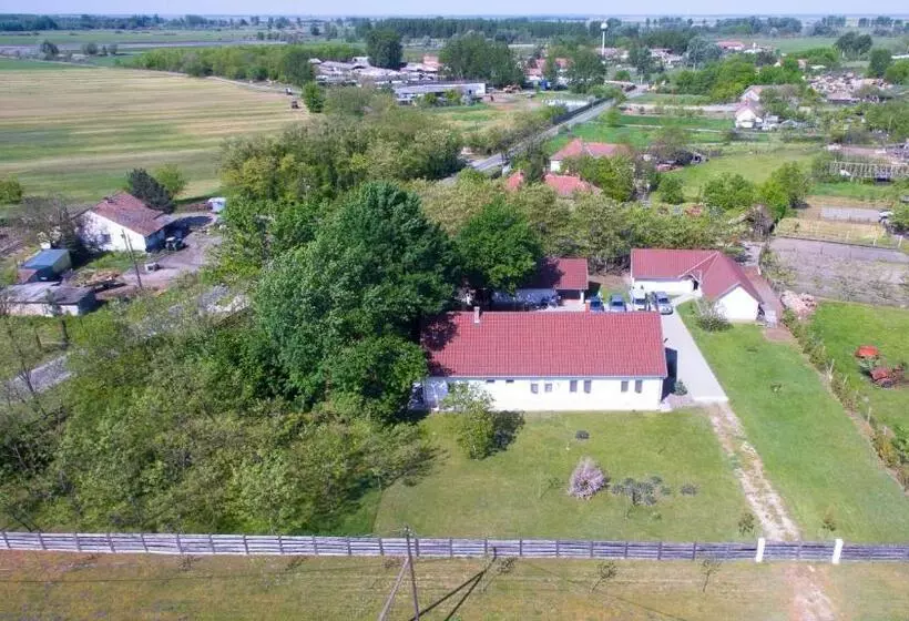 ペンション Tölgyfa Vendégház