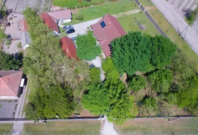 ペンション Tölgyfa Vendégház