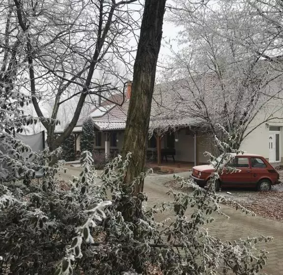 ペンション Tölgyfa Vendégház