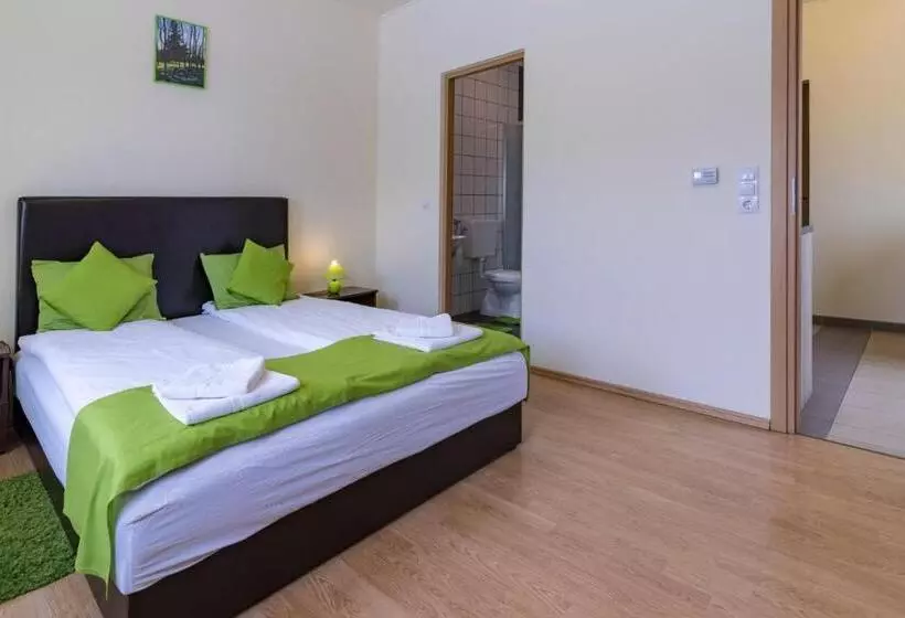 ペンション Tölgyfa Vendégház