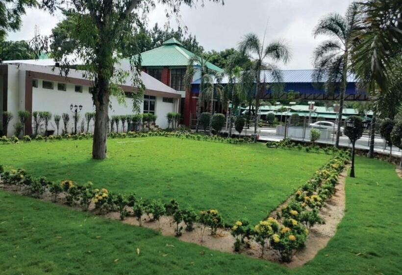 Aarunya Hotel And Resort