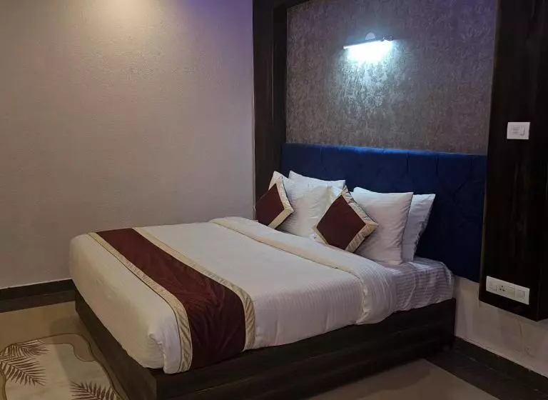 Aarunya Hotel And Resort