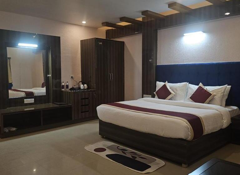 Aarunya Hotel And Resort