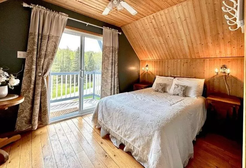 Hostelli Auberge Val Carroll